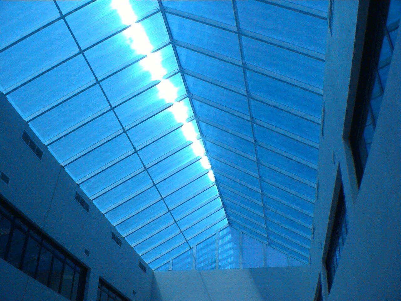 Solid Polycarbonate Sheets and Rolls in Jeddah, Dammam, Riyadh, Saudi Arabia for High-Performance Construction